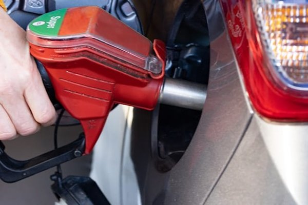 In che modo la qualità del carburante influisce sulla formazione di depositi nel motore?